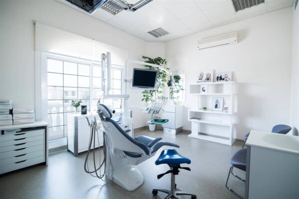 Best Dental Clinic Near Me in Dubai